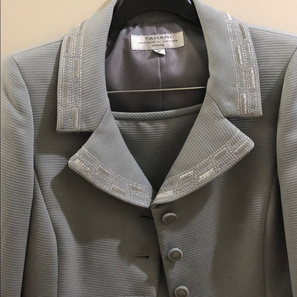NWT Tahari 2 Piece Suit
